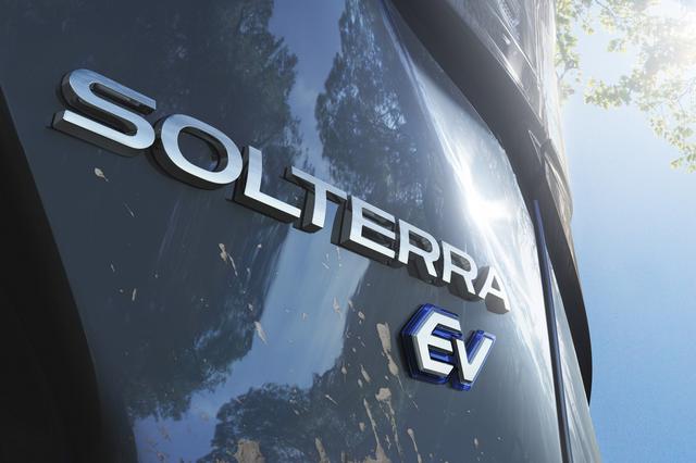 画像: スバルの新型EVの車名は「ソルテラ(SOLTERRA)」。ラテン語で「太陽」を意味する「SOL(ソル)」と「大地」を意味する「TERRA(テラ)」を組み合わせた造語で、