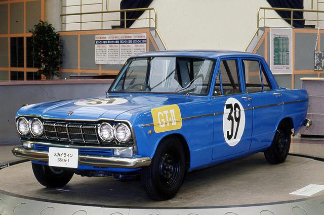 画像: 第2回日本グランプリで砂子義一が駆った39号車の復元車。元祖スカイラインGTのS54A-1型である。