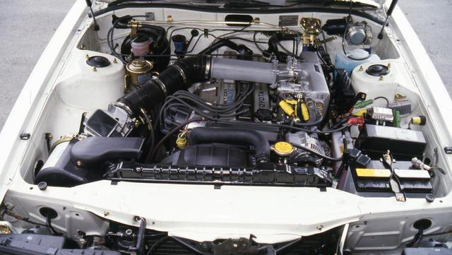 画像: エンジンは1G-GEU型。24バルブヘッドを搭載した2Lユニット。高回転の気持ちよさが身上となった。トヨタの名機のひとつだ。