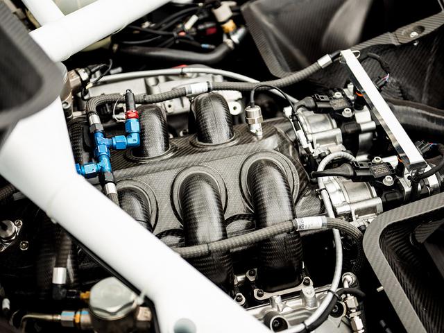 画像: 搭載の4L V8 DOHCターボエンジン。最高出力750bhp以上、最大トルク1000Nm 以上。