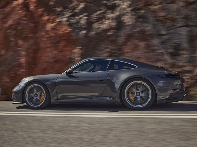 画像: 通常の911GT3と違い、大型リアウイングが取り払われた。