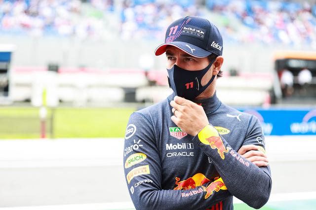 画像: セルジオ・ペレス(レッドブル・ホンダ)はライバルの動きを見ながら1ストップで3位に入賞。