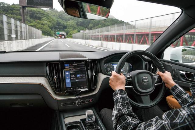 画像: ボルボXC60の場合、それまでエコモードで走っていても、エンジンを一度とめるとデフォルトのコンフォートモードに戻ってしまうので注意。