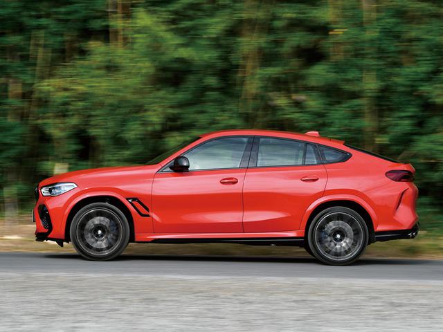 画像: BMW X6 Mコンペティション。荷重移動が素早くピタリと決まり、日本の狭いワインディングロードでも俊敏にノーズの向きを変えることができる。