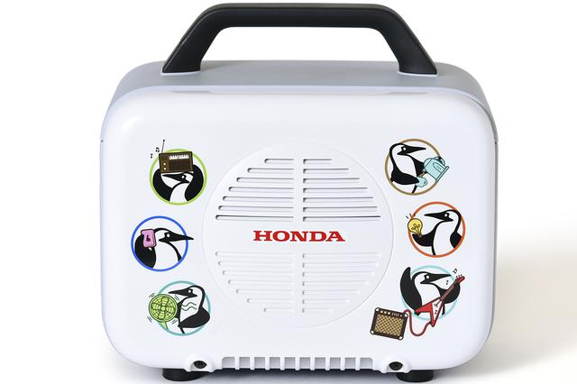 画像: ホンダ ポータブル蓄電機「LiB-AID E500×CHUMS コラボモデル」の背面。