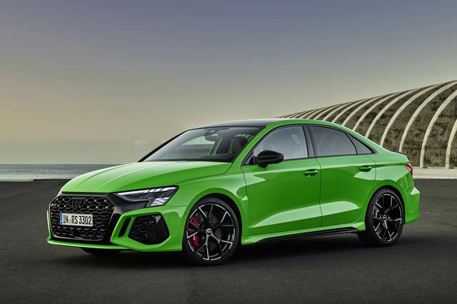 画像: 新型アウディRS3 セダン。ボディカラーはRS3専用色のキャラミグリーン。