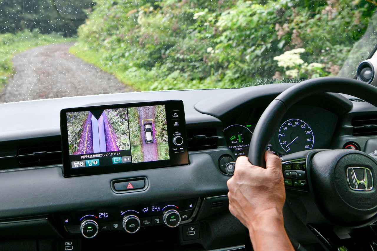 画像: マルチビュービューカメラに加え路外逸脱抑制機能などを利用すれば悪路での安心感も高まる。