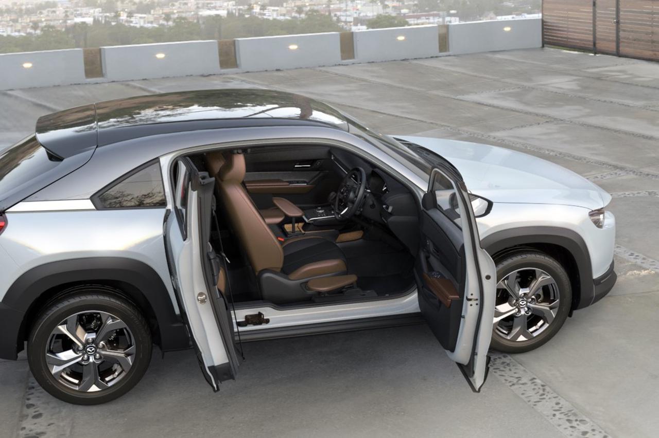 マツダMX-30を手動で運転できる「SeDV」の受注がスタート。家族や友人