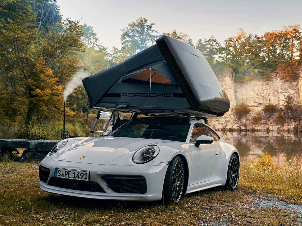 911は、なにげでルーフテントがよく似合う！？意外な純正アクセサリー