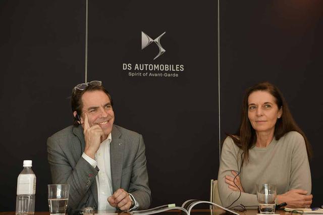 画像: 写真左はDSオートモビルブランドのマーケティング＆コミュニケーションのダイレクターBastien Schupp（バスティアン・シュップ）氏、右がDSオートモビルブランドのチーフエグゼクティブオフィサーのBéatrice Foucher（ベアトリス・フシェ）氏 。シュップ氏は、アウディ、ルノー、日産、インフィニィなどで自動車業界で25年以上の経歴を持ち、マーケティングの要職を歴任してきた。ベアトリス・フシェCEOは、プロダクトおよびBEVの分野で特筆すべき実績を持ち、とくにプロダクトポートフォリオの国際化を主導した経歴を持つ。2020年1月に就任。