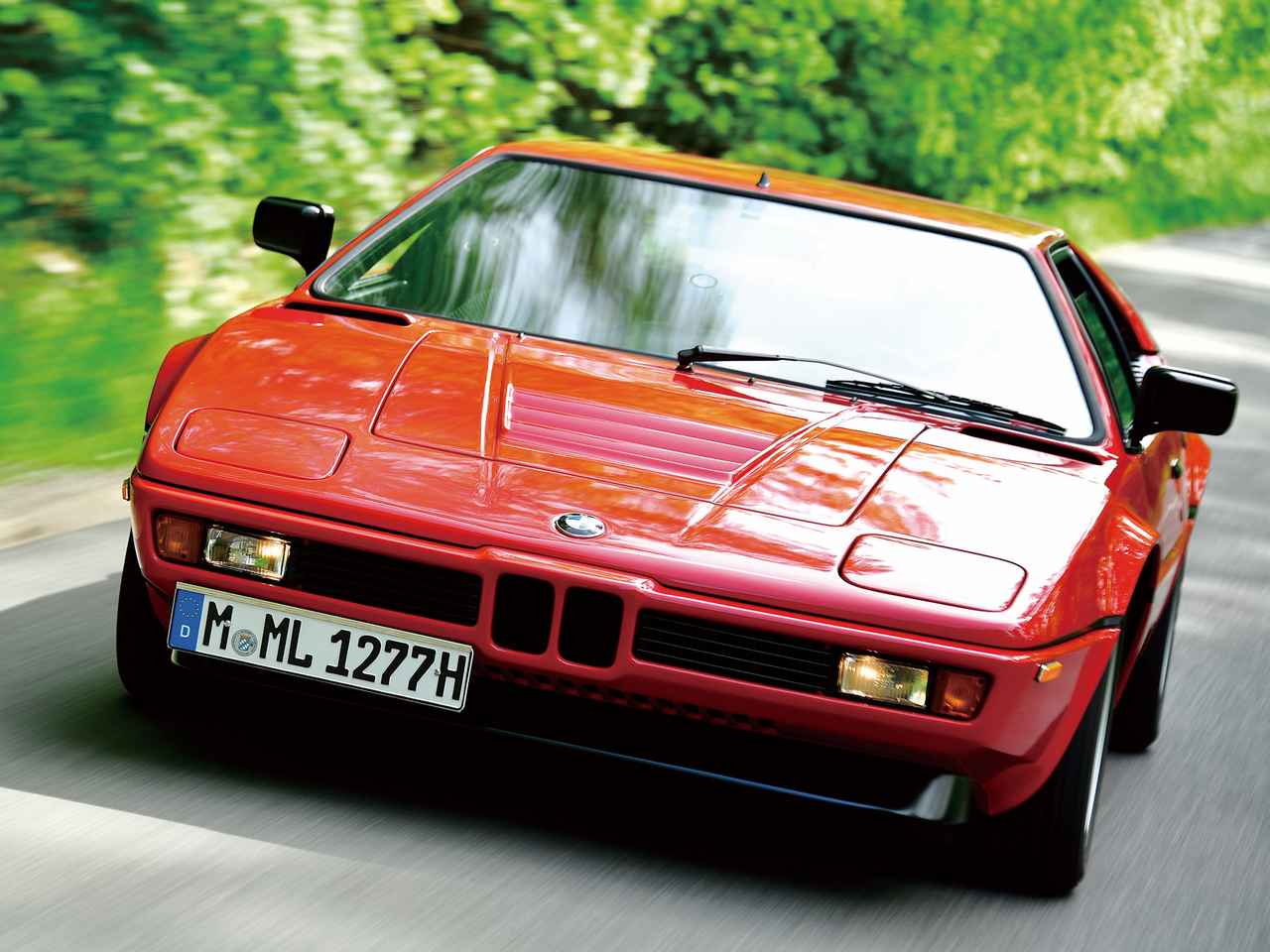 打倒ポルシェ」を合い言葉に誕生したBMW初のミッドシップ市販モデル