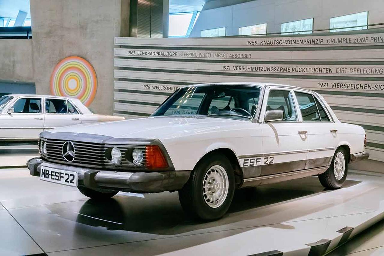 50年前のメルセデス・ベンツの安全実証実験車両「ESF22」 - Web