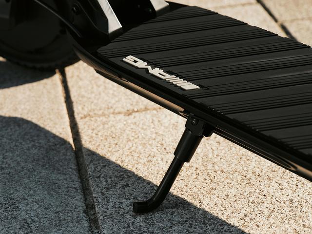 画像: スリップ防止のコーティングがされたデッキ部分。