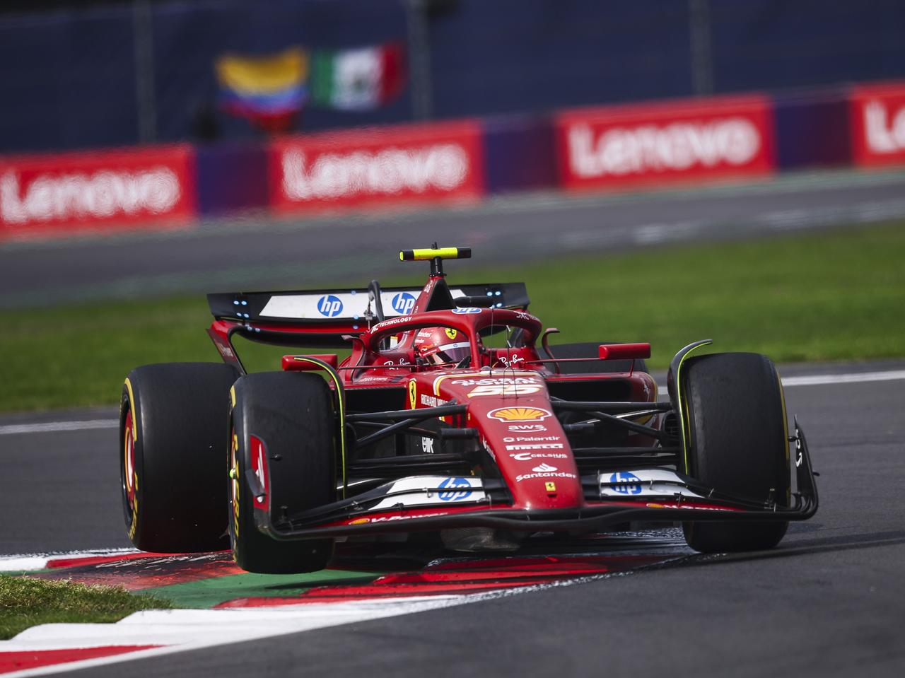 F1第20戦、フェラーリの好調続く、サインツがポールから快勝