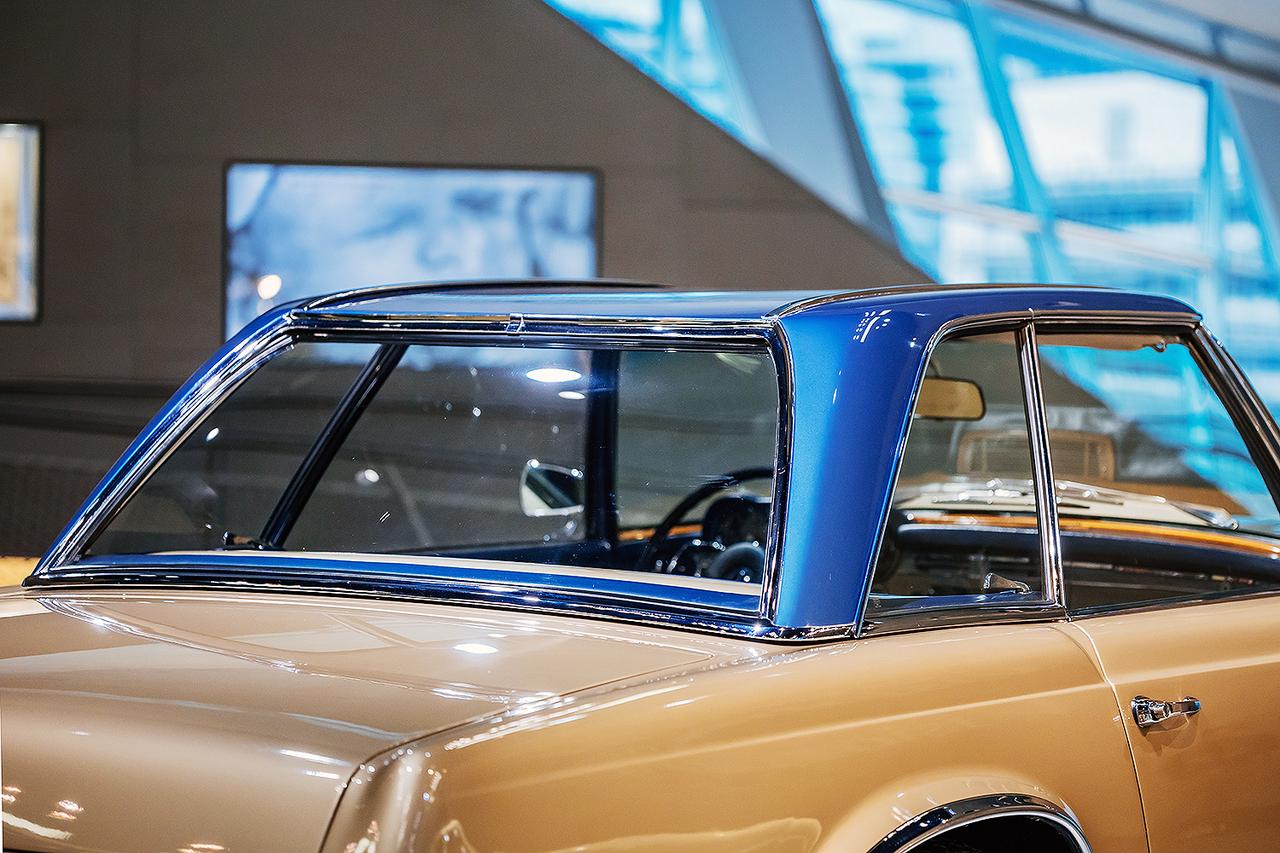 衝撃吸収ボディを備えた世界初のスポーツカー、W113型 メルセデス