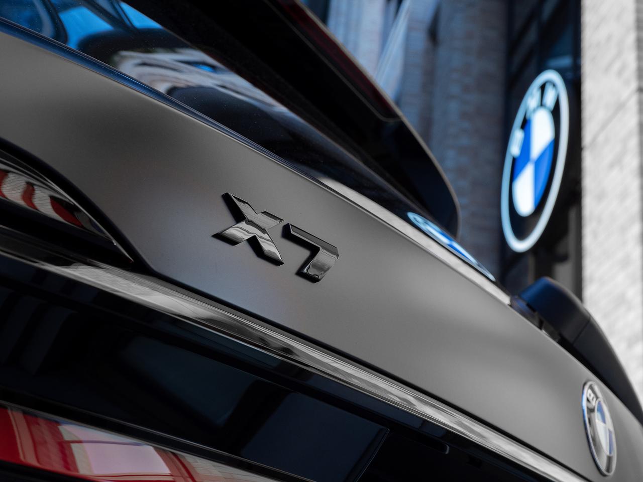 究極の「ブラックエディション」を目指して。「BMW X7 BLACK-α」は日本