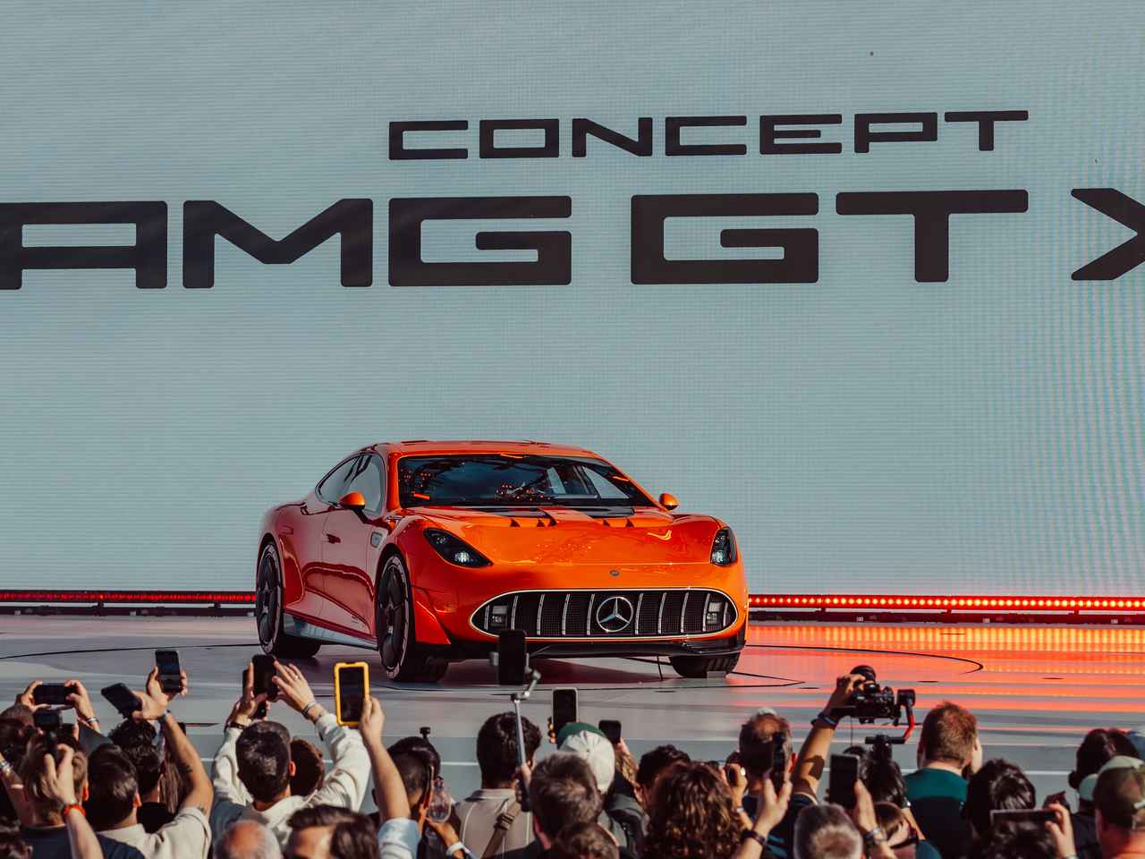 次世代の電動スーパーカー「コンセプトAMG GTXX」が世界初公開、革命的