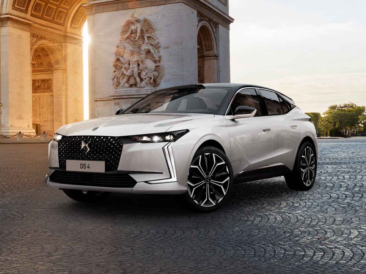 DS4 に最高級ナッパレザーを贅沢に使った限定車「エトワール