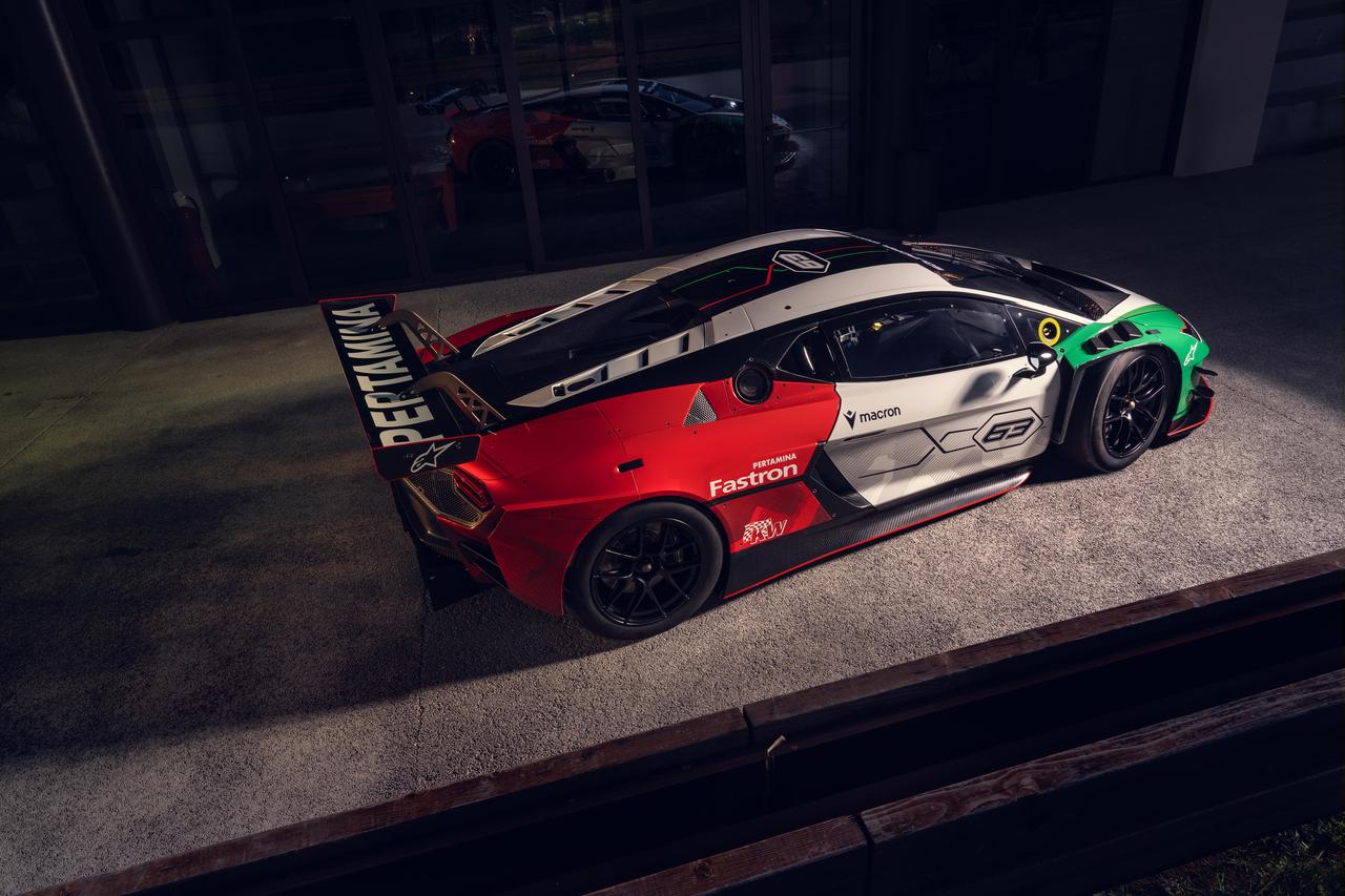 画像: 軽量アルミニウムスペースフレーム、カーボンボディ、V8ツインターボエンジンなど、テメラリオの設計初期段階からレース志向のエンジニアリングを念頭に開発された。