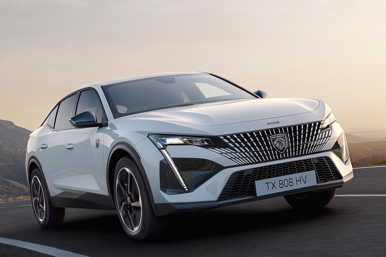 画像: プジョー 408に新たに設定された、48Vマイルドハイブリッド車の「408GTハイブリッド」。