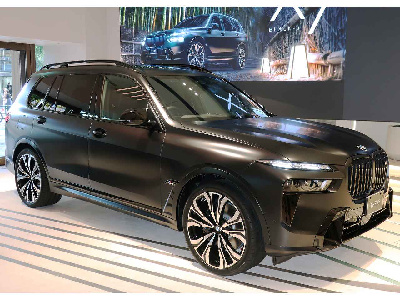 画像: 【写真蔵】BMW X7を存在感ある漆黒に仕立てた日本専用限定車「ブラック α」 - Webモーターマガジン