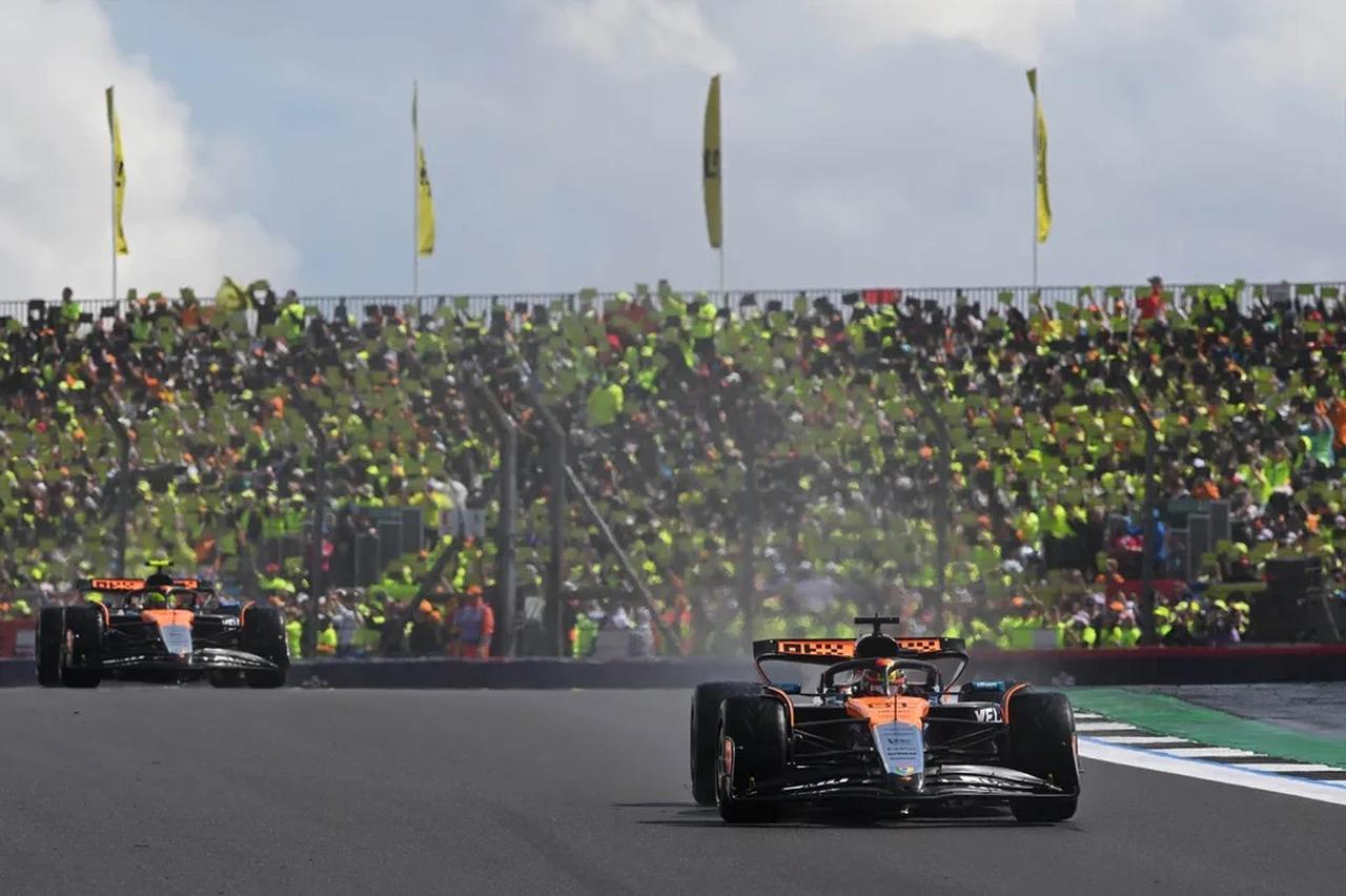 画像: 前戦イギリスGPでは、ペナルティを受けたピアストリが2位に後退したものの、ノリスの優勝でマクラーレンが1-2フィニッシュを飾ることになった。