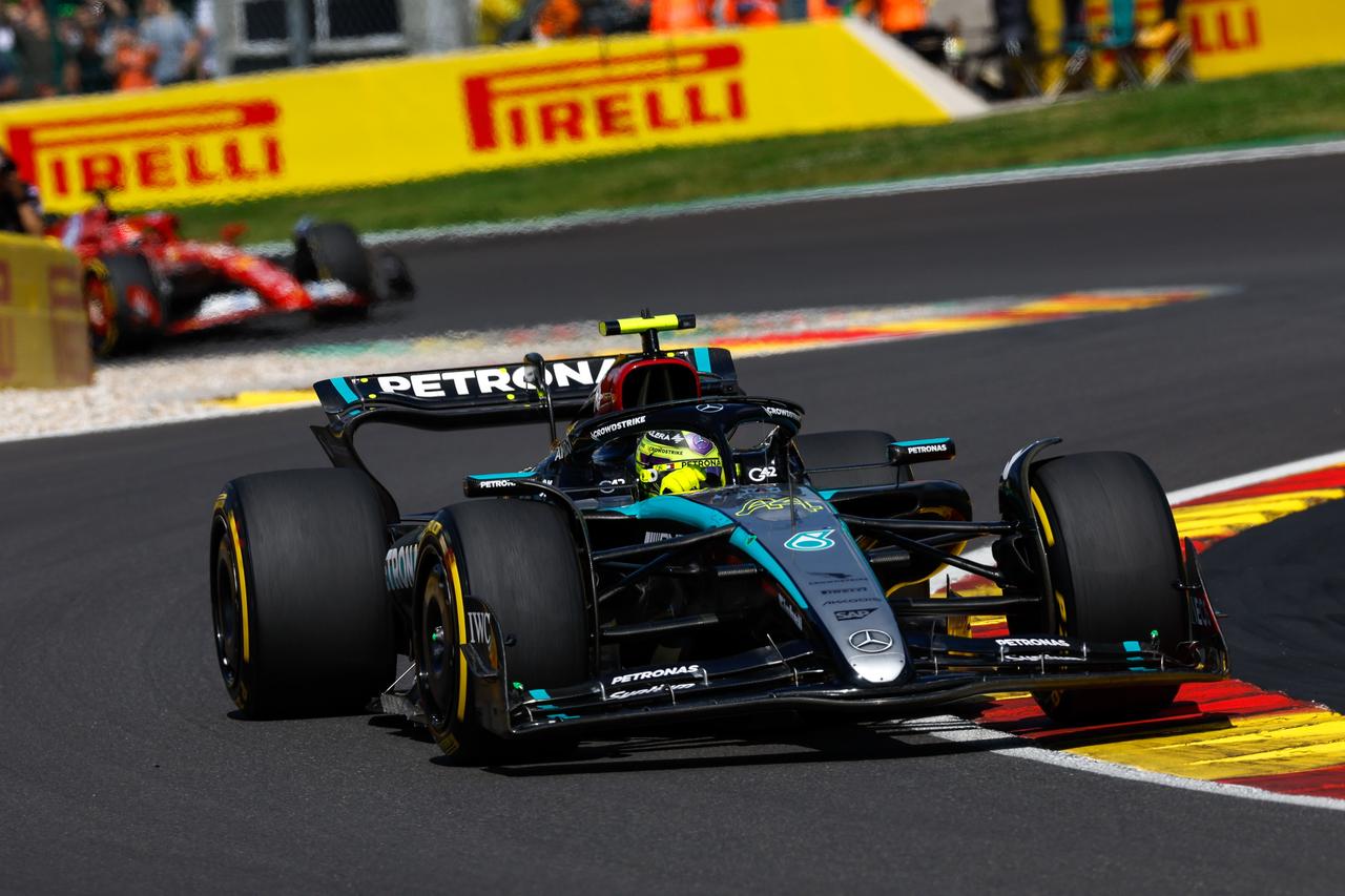 画像: 昨年のベルギーGPでは、レースの大半で主導権を握りながら2位でフィニッシュしたハミルトンに、レース終了後、勝利が転がり込んだ。