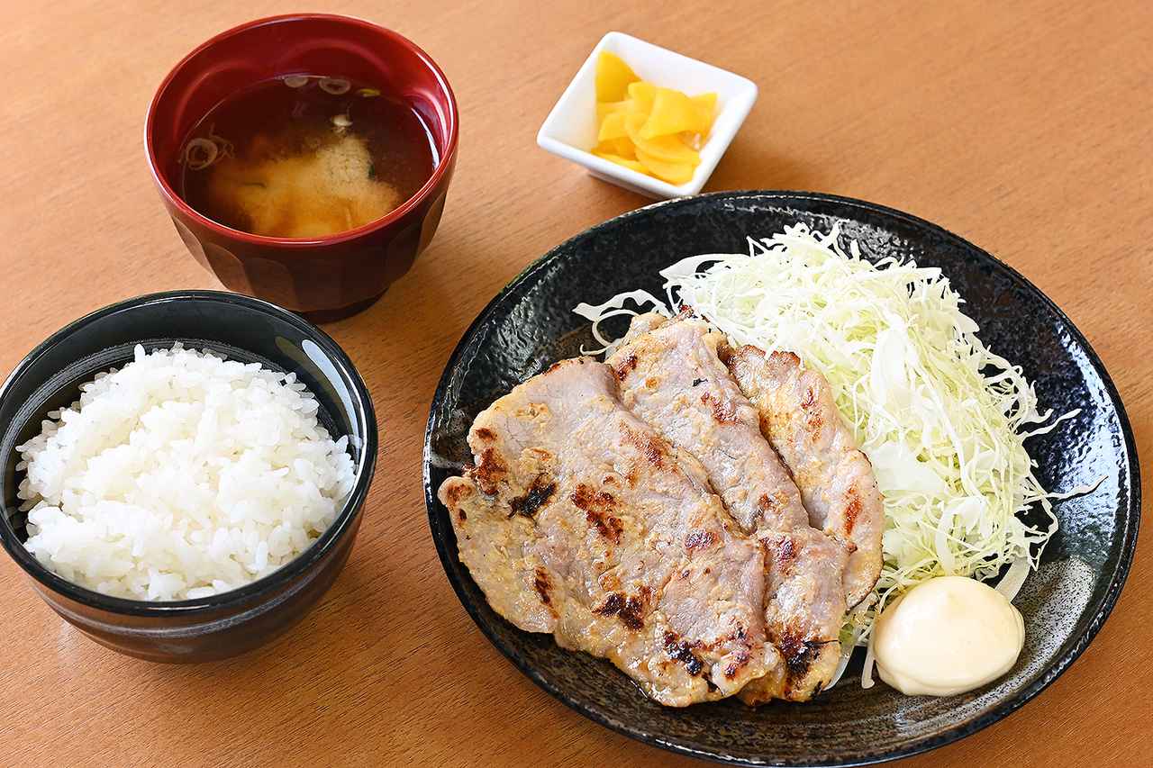 画像: 花巻の自慢のブランド豚「白金豚」を使った「白金豚の味噌漬定食」(1700円)。