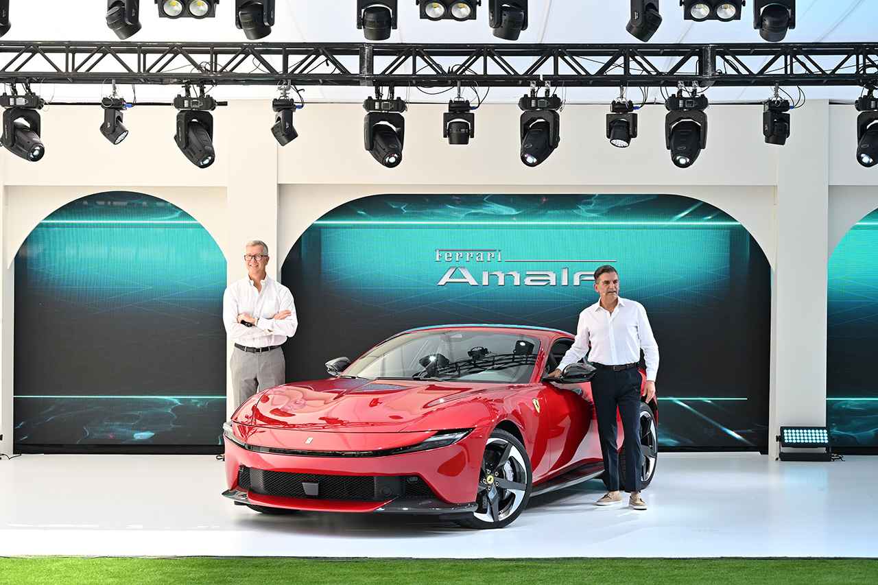 画像: フェラーリジャパン代表取締役社長のドナート・ロマニエッロ氏とフェラーリS.p.A ヘッド オブ プロダクト マーケティングのエマヌエレ・カランド氏が登壇。