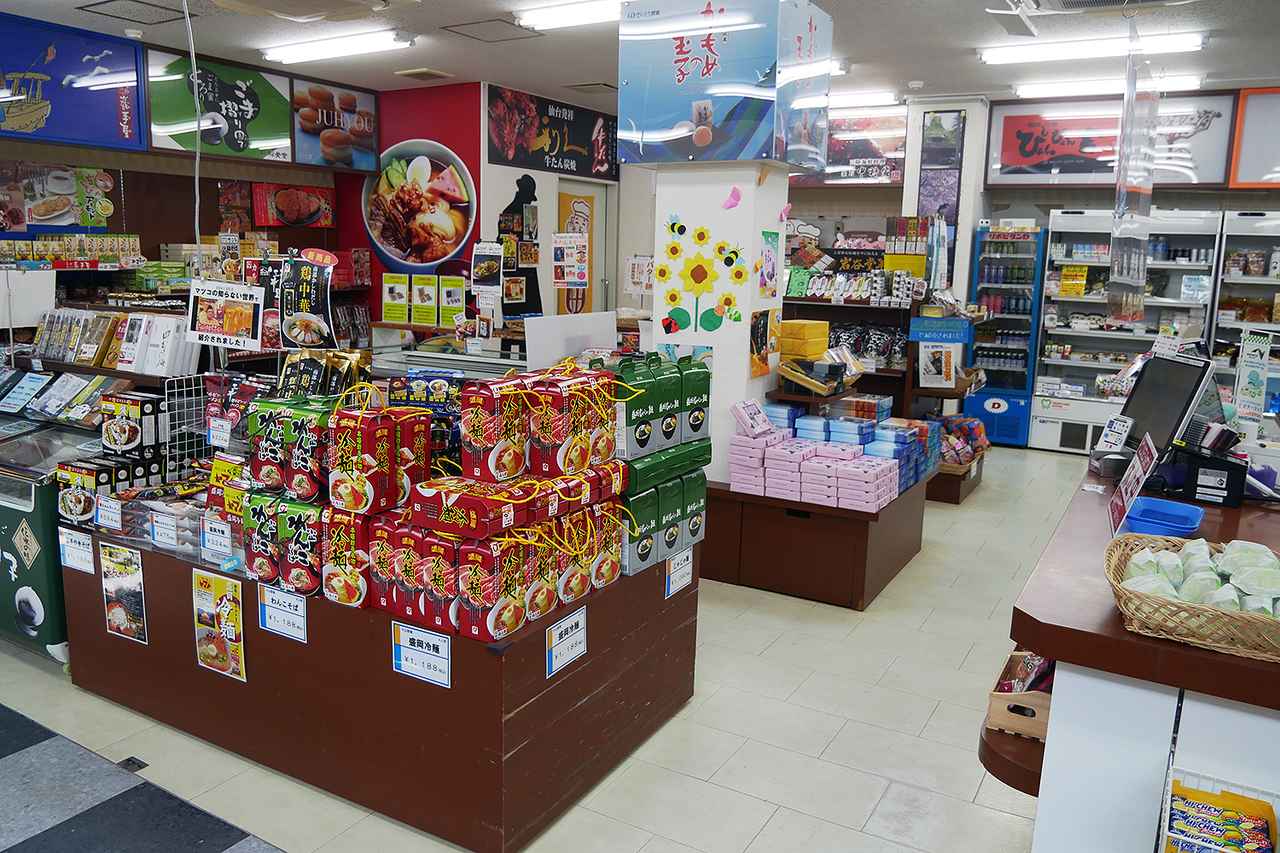 画像: 紫波SA（上り）のショッピングコーナーで、「あんバターサンドクッキー」が販売されている。