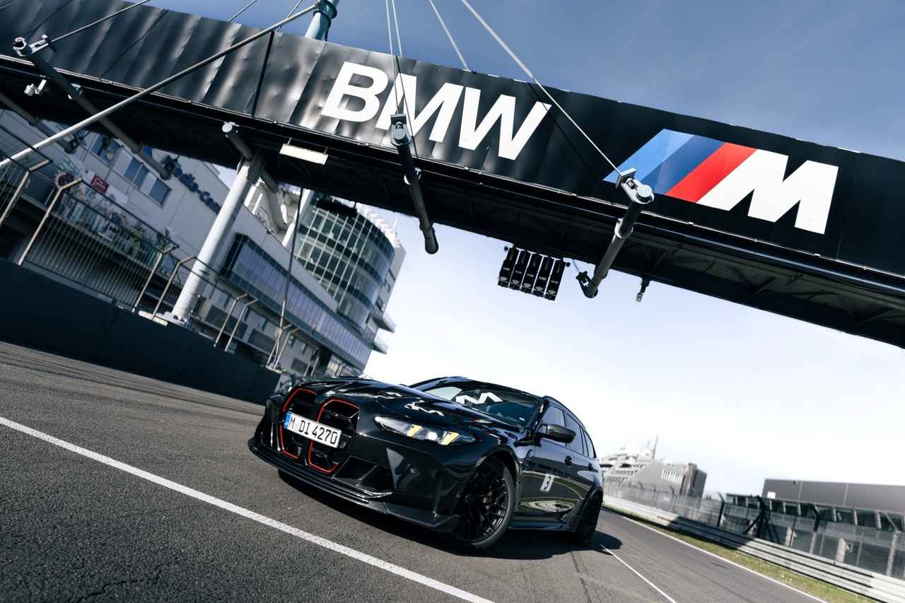 画像: ニュルブルクリンクサーキットにあるBMW Mブリッジ。モデル名内のCSは、Competition Sportの略。