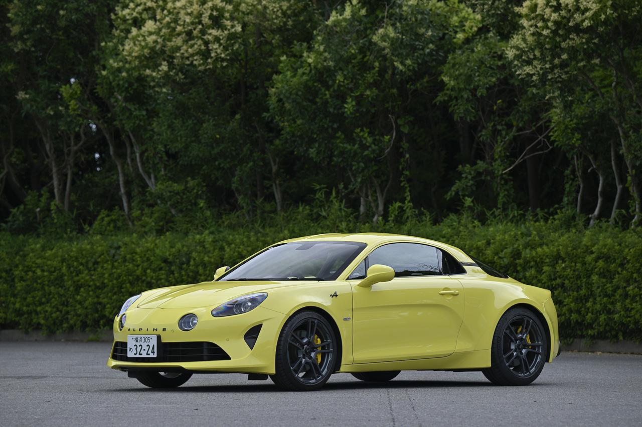 画像: A110Sのボディサイズは全長4205×全幅1800×全高1250mmと比較的コンパクト。車両重量はわずか1110kgだ。