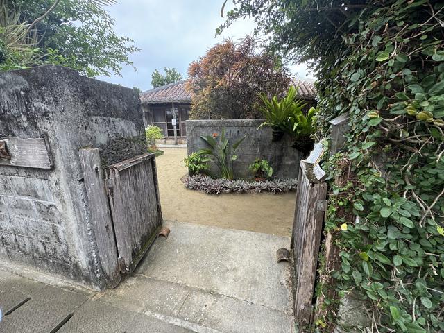 画像: 浜比嘉島の古民家食堂。ここでは地元の沖縄そばなどが食べられる。