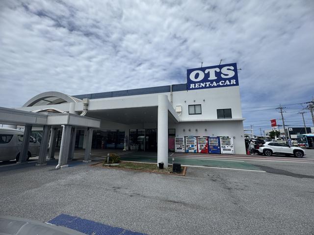 画像: 那覇空港から無料送迎バスで移動したが、途中、少し渋滞もあり約20分ぐらいの移動時間がかかった。