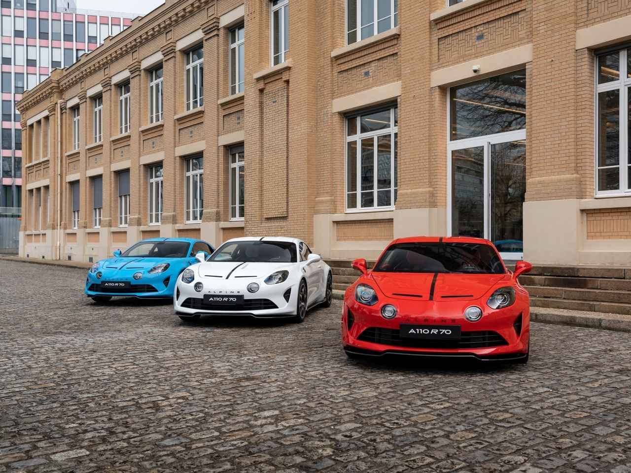 画像: 3色揃えたくなる！アルピーヌが創立70周年記念限定モデル「A110 R 70 BLEU BLANC ROUGE」を発売 - Webモーターマガジン