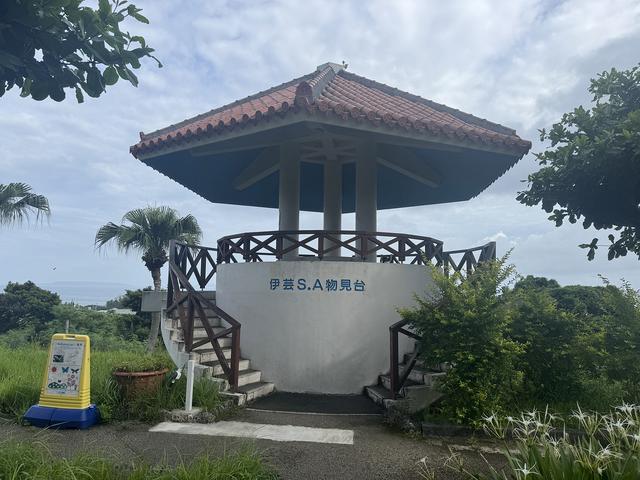 画像: 沖縄の自動車道唯一のサービスエリア、伊芸SA。展望台もあり、絶景が望める。