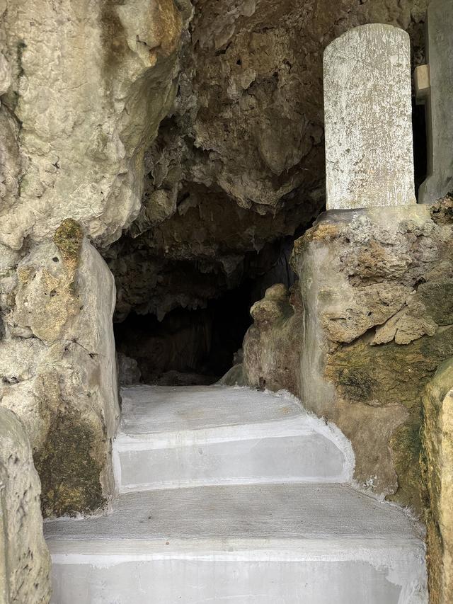 画像: アマミチューとシルミチューが住居したといわれる洞窟「シルミチューの霊場」ここを訪れると子宝に恵まれるといわれている。