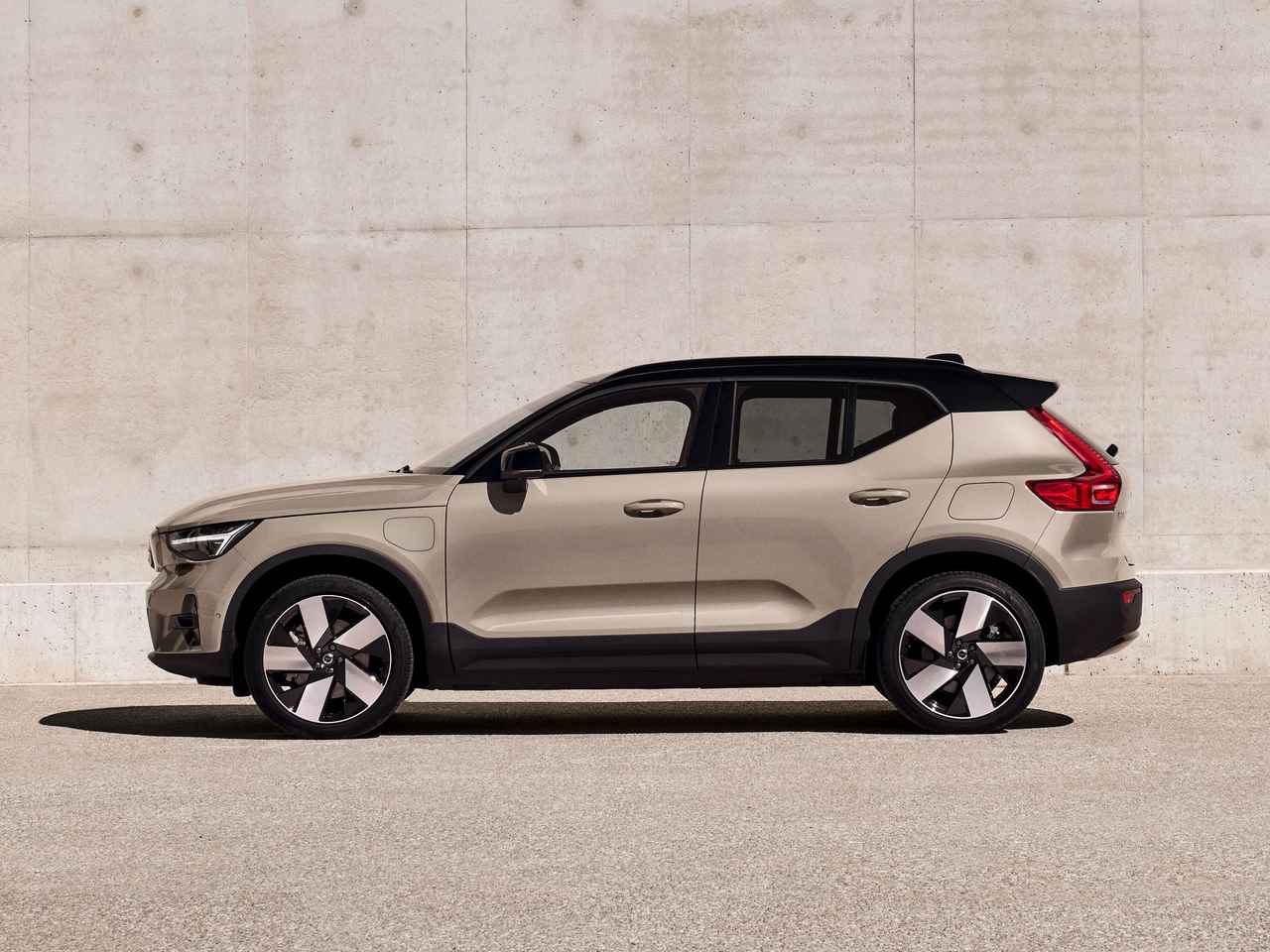 画像: ボルボの「XC40 Recharge」が「EX40」に名称変更、EX40誕生を記念した特別仕様も登場 - Webモーターマガジン