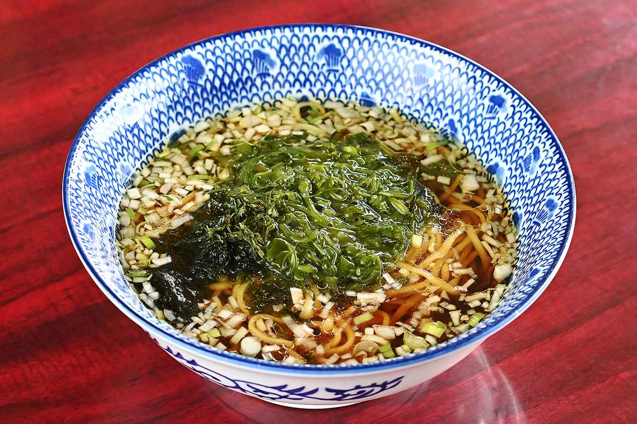画像: フードコートで人気となる「三陸めかぶラーメン」（800円）