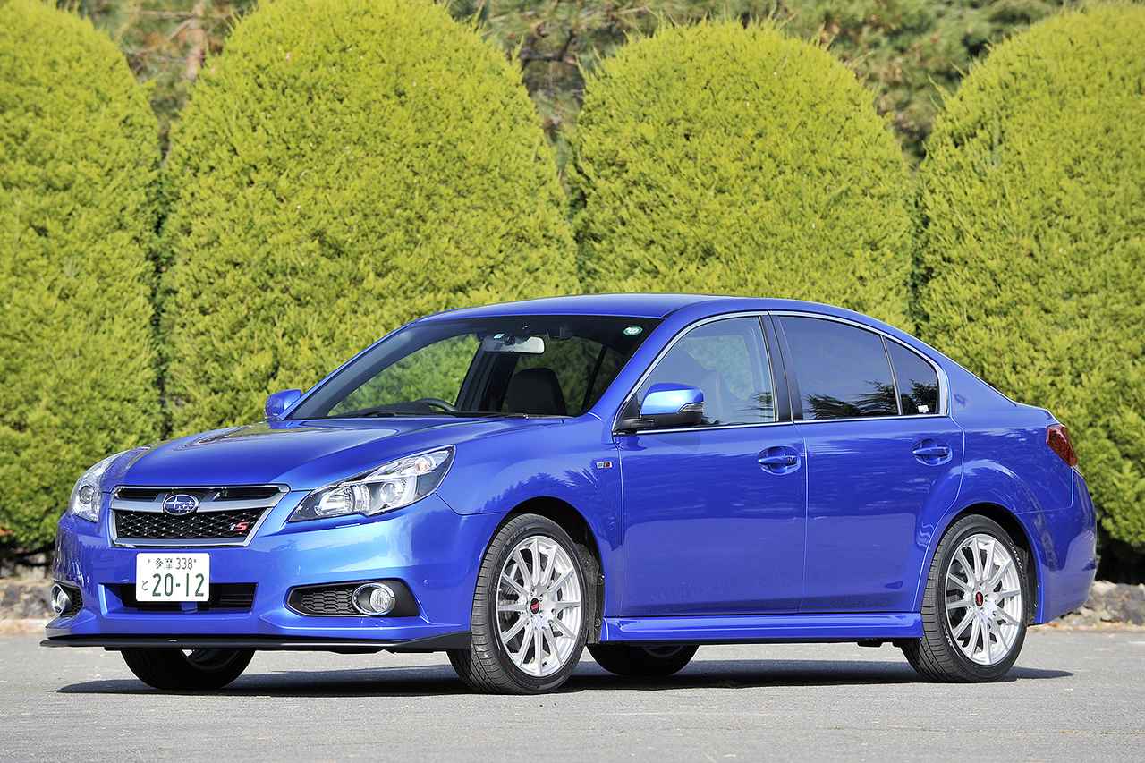 画像: 2.5i tSはセダンのB4とワゴンで限定300台。フロントのアンダースポイラーが大柄なボディをさりげなく引き締めている。
