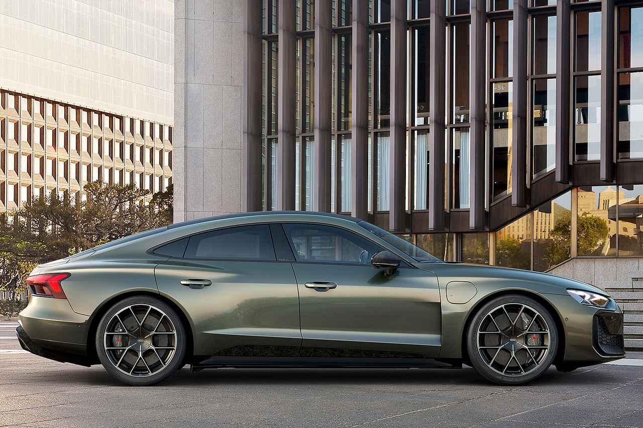 画像: これまで生産されたアウディ車の中で、もっともパワフルな市販車となった、RS eトロンGT パフォーマンス。