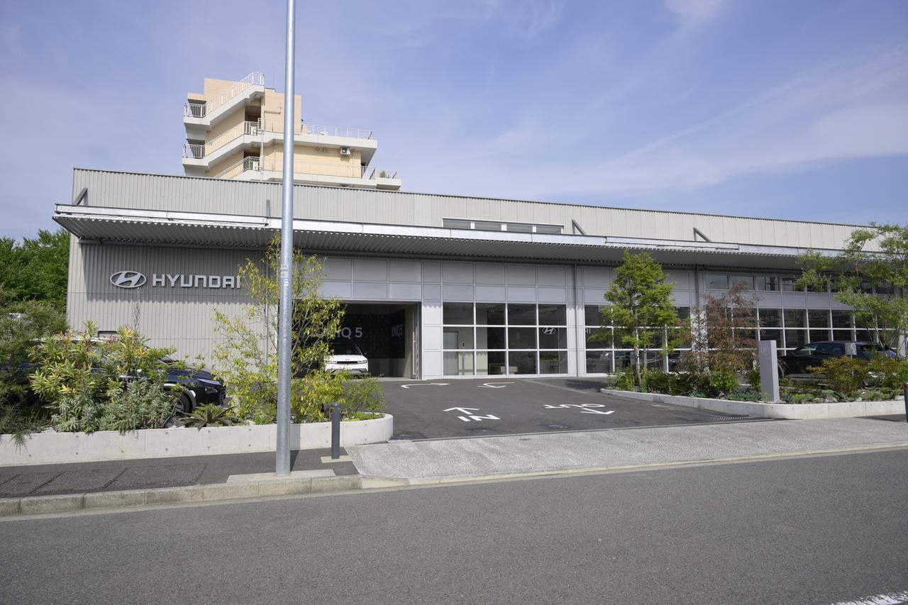 画像: ヒョンデ カスタマー エクスペリエンスセンター横浜。ここに行けばAPO（認定中古車）が在庫物件が確認できる。