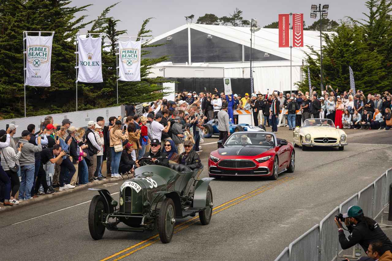 画像: 歴史的なレーシングカーやスポーツカーが100kmにおよぶ公道を走るツール・ド・エレガンスでは、1910年製「ベンツ・プリンツ・ハインリヒ・ワーゲン」が先導車両として走った。