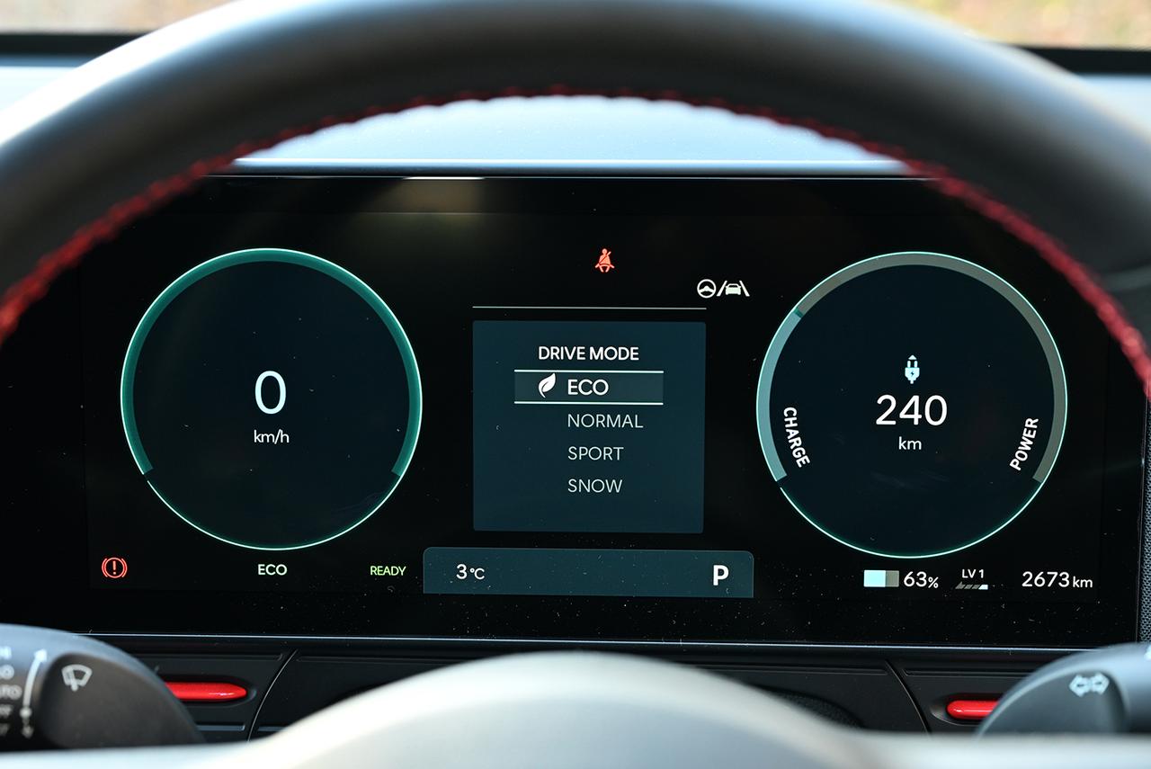 画像: ECOモード時のメーター表示。派手な演出はない。極端に出力が絞られる訳ではないので十分なパフォーマンスが得られる。