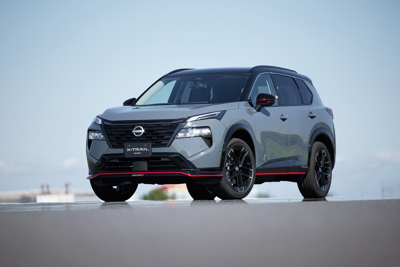 画像: エクストレイル NISMO Advanced Package e-4ORCE。ボディカラーは特別塗装色でNISMO専用色のNISMOステルスグレー/スーパーブラック 2トーン。