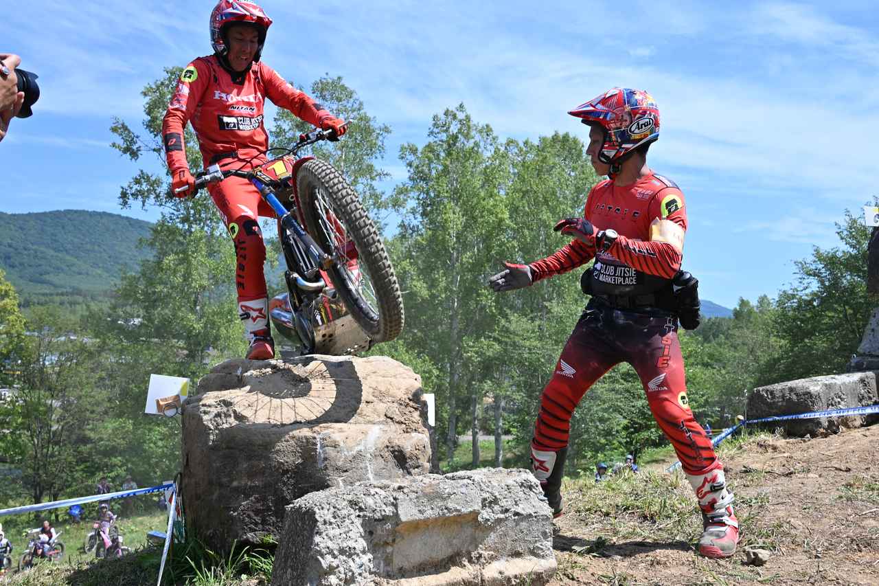 画像 : 小川友幸選手を長年支えるのがアシスタントの田中裕大さん