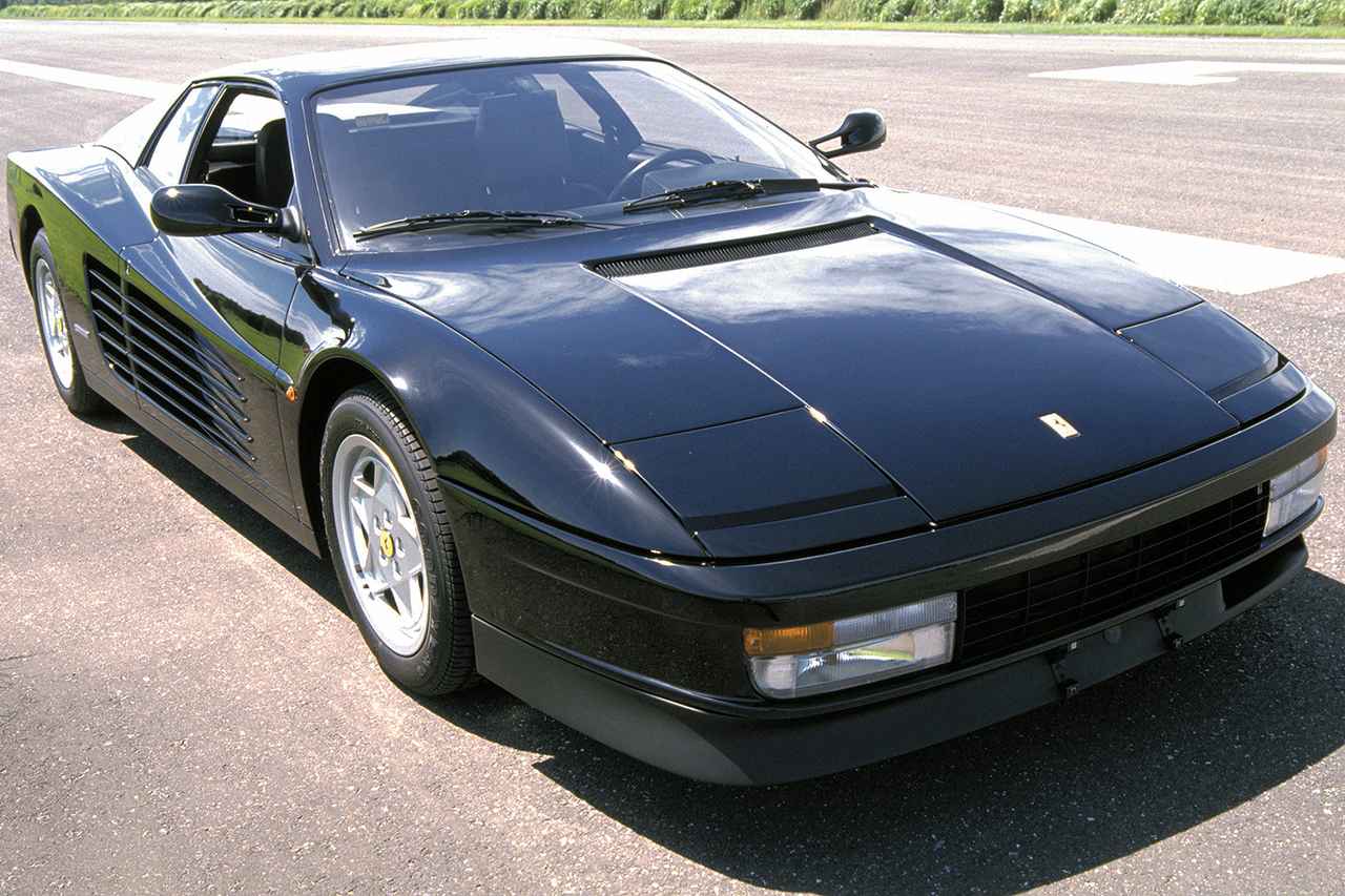 画像: 1984年のパリ モーターショーで、長くフラッグシップを務めた512BBの後継車としてデビューしたのがテスタロッサだ。