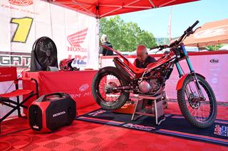 小川選手のバイクはHonda RTL301RR