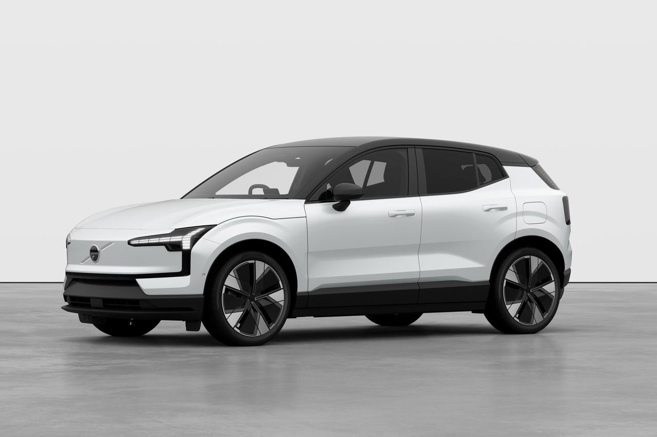 画像: 前後モーター合計で最大出力315kW(428ps)/最大トルク543Nmを発生する「EX30 Ultra Twin Motor Performance」。