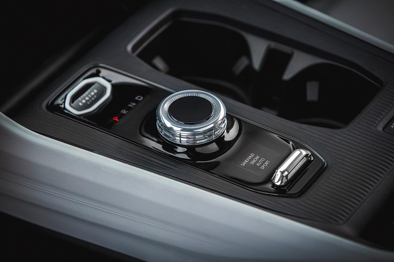 画像 : 5番目の画像 - 新型「ジープ チェロキー」がワールドプレミア。ブランド初のハイブリッドシステム搭載で航続距離は800km！ - Webモーターマガジン